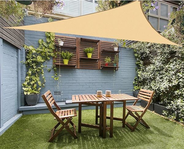 Tấm che nắng hình tam giác polyester dùng cho sân vườn và khu ăn uống ngoài trời
